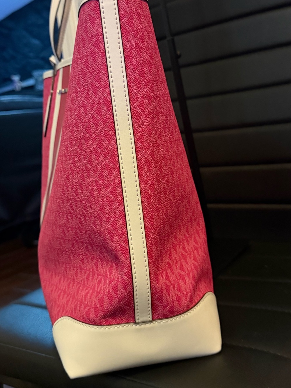 Michael Kors Fuchsia and White Tote with Pouch - Picture 6 of 11
